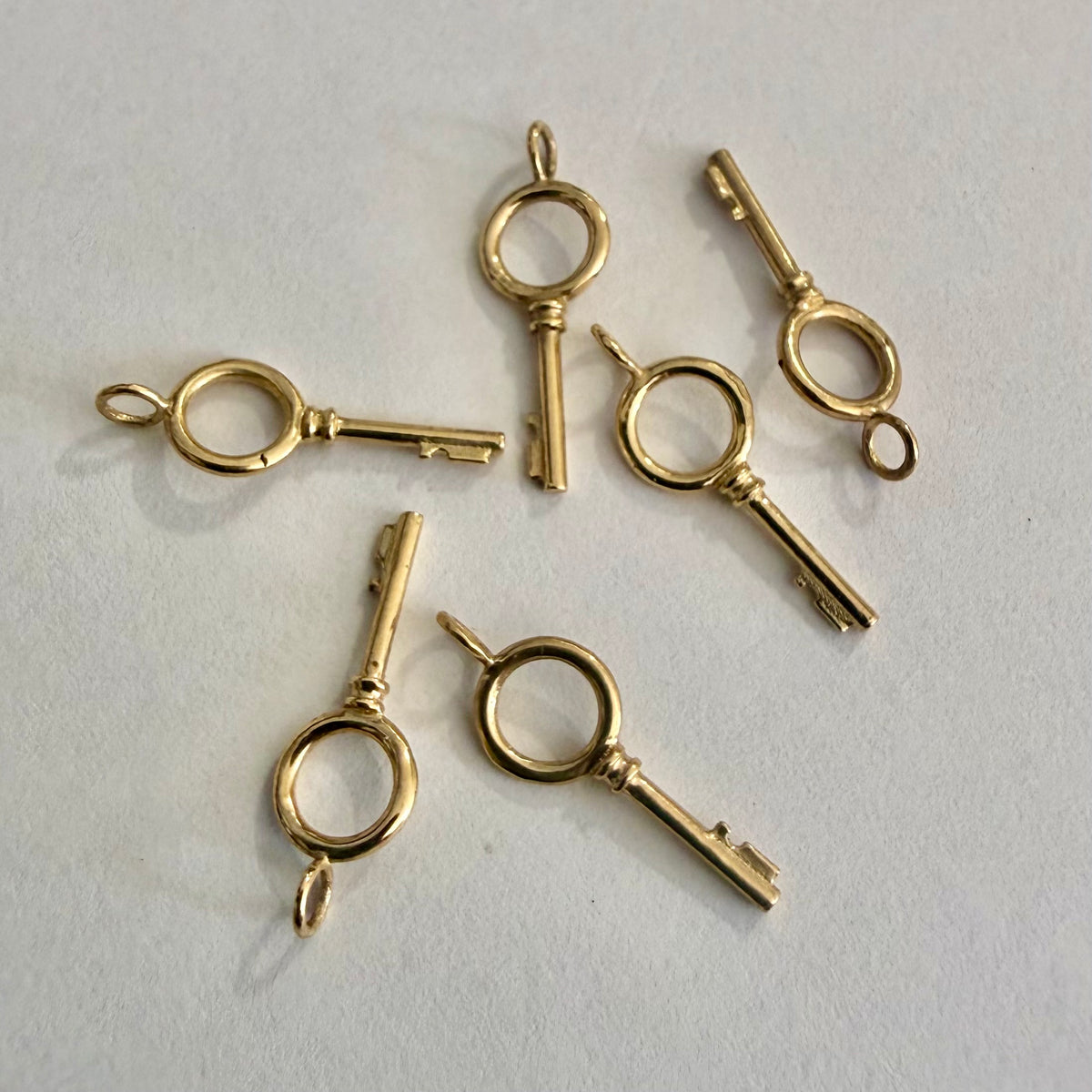 Circle Key Pendant - 14K Yellow Gold