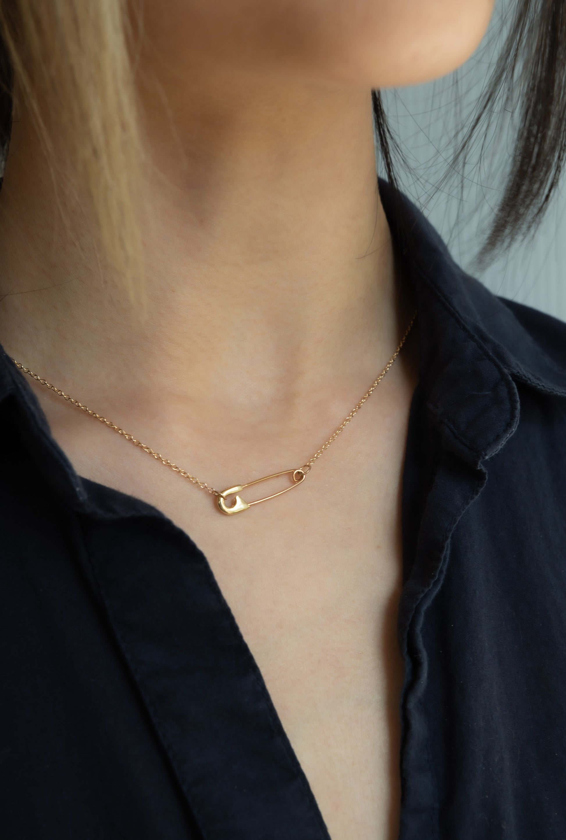 Safety Pin and Lock Chain Necklace gold – ADORNIA